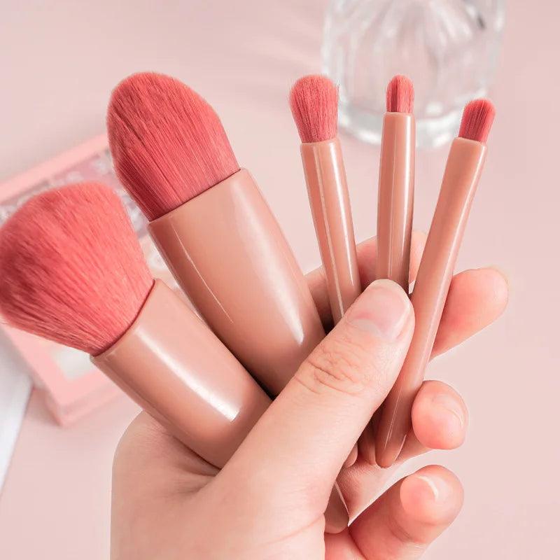 Espelho de Maquiagem Portátil com Estojo + 5 Pincéis – Beleza Sempre à Mão!